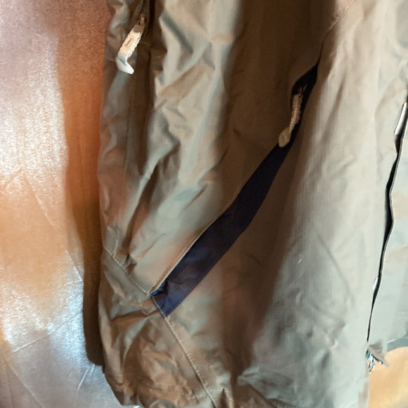 Helly Hansen Gray Windbreaker with High Collar and Color-Block Sleeves. Box S XL - Picture 4 of 7